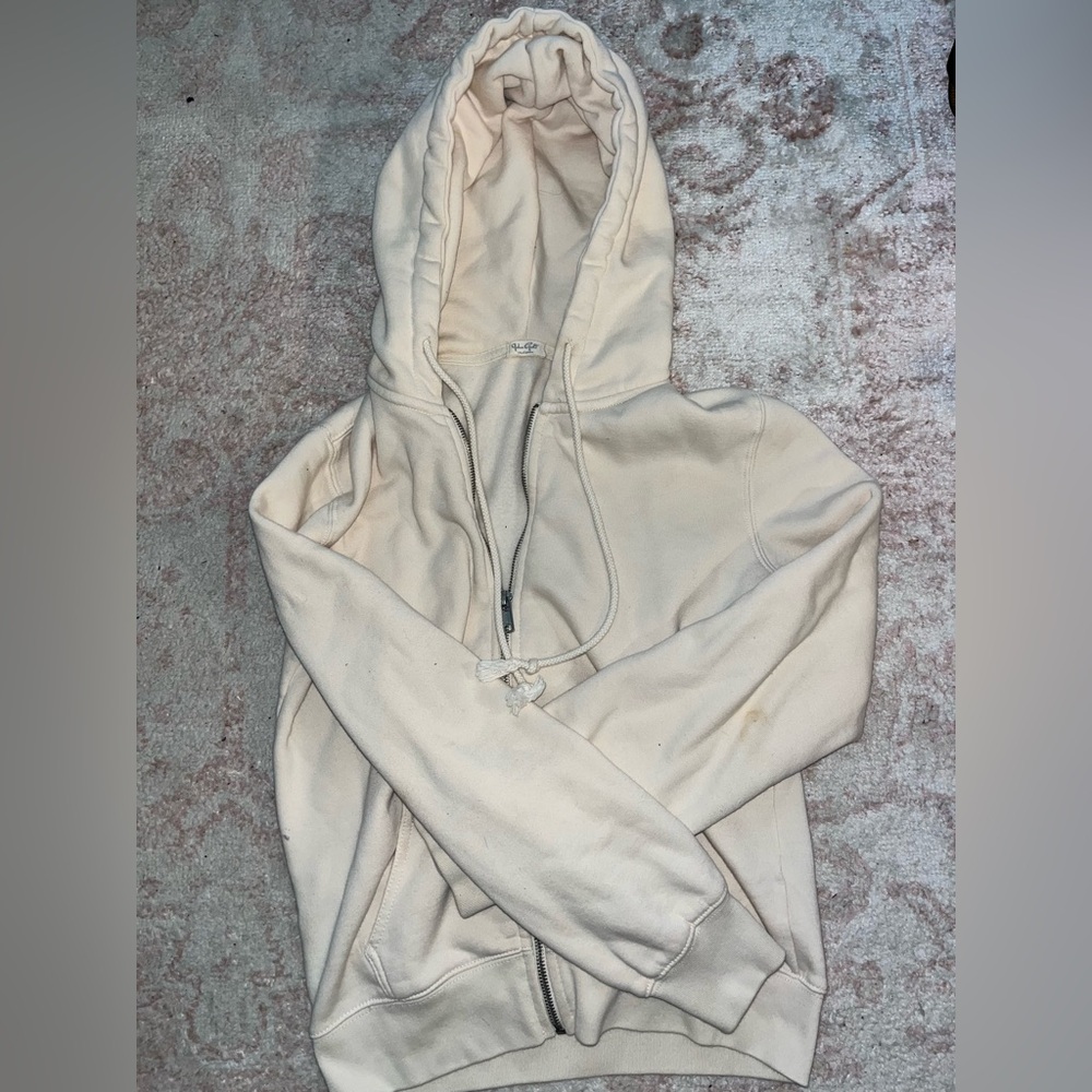 Brandy Melville butter cream hoodie 
READ CAPTION